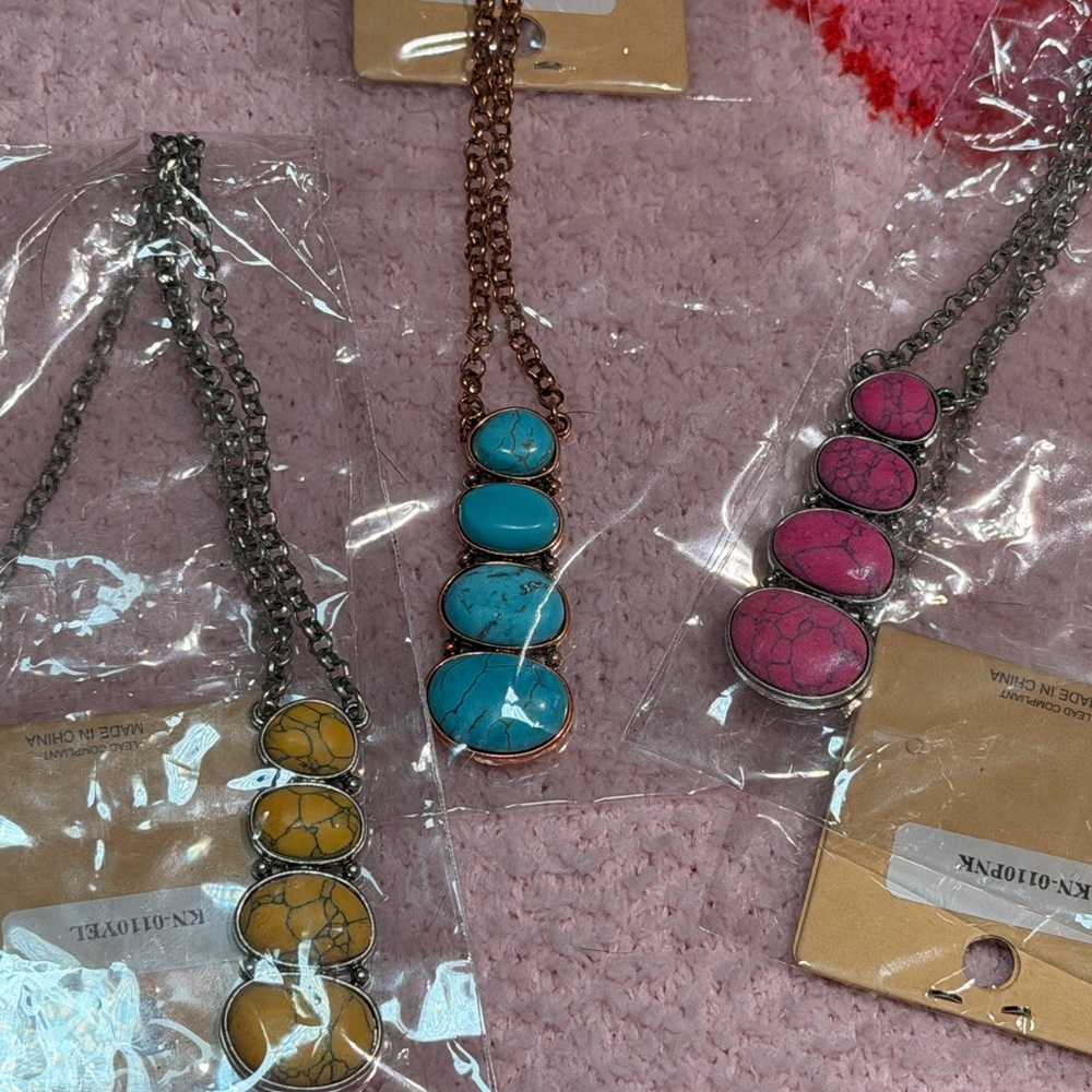 Western Multicolor Stone Pendant Necklace Set